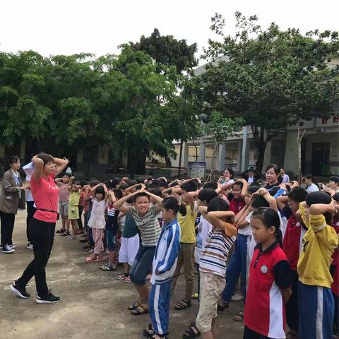 吉阳区南丁小学＂防震安全演练＂活动！