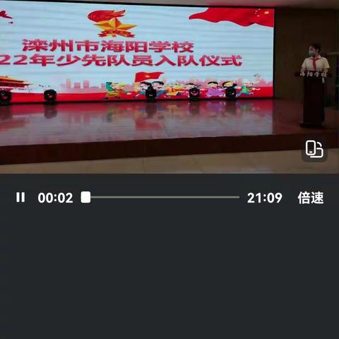 队旗高高飘扬，红领巾系满理想