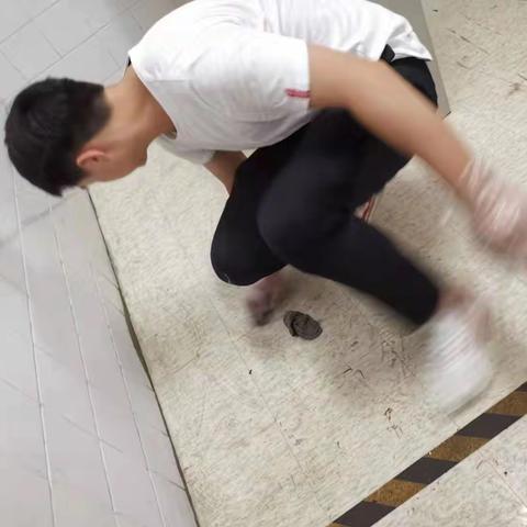 “弯腰者最美”