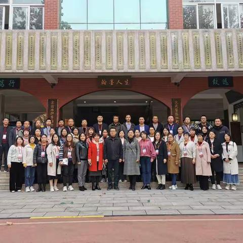 书香满园艳桃李，润物无声育硕果