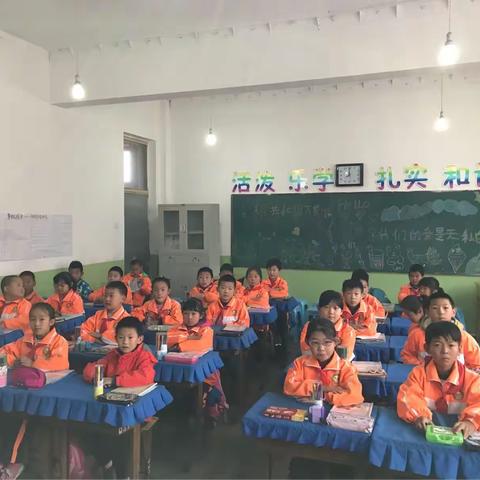 不忘初心，勇攀高峰——郊区实小周教研活动进行中