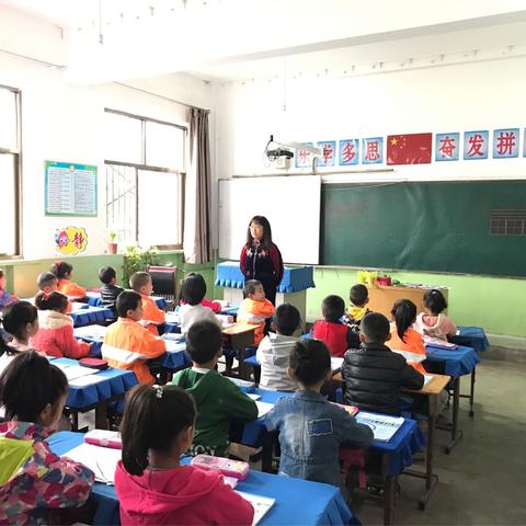 郊区实验小学周教研进行中