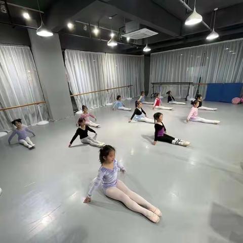 贩卖生活的美好😄😄女儿日常舞蹈练习