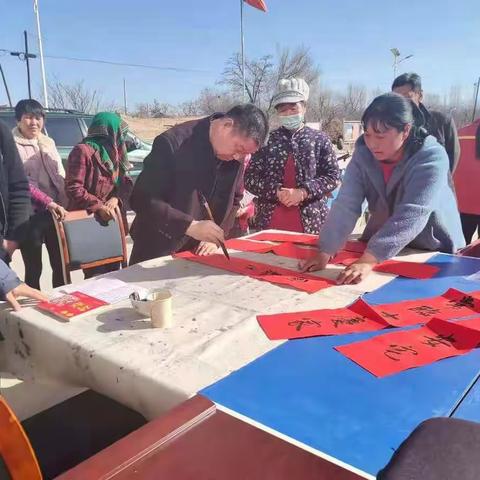 迎新纳福送春联、翰墨飘香暖人心——双龙镇北城村联合白银市水务局举行“送文化下乡、助力乡村振兴”活动