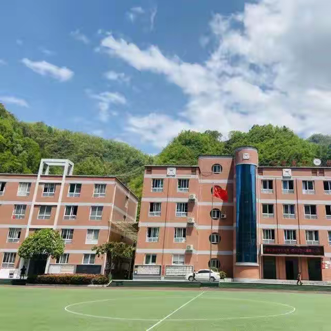 心的交流，爱的传递，“千名教师大家访活动”——八小在行动