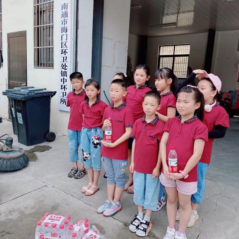 心系环卫工人 盛夏送清凉