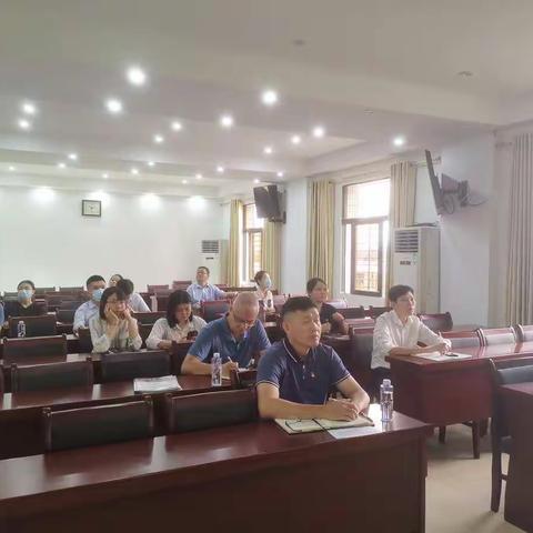 业务党支部召开11月份党员集中学习会议