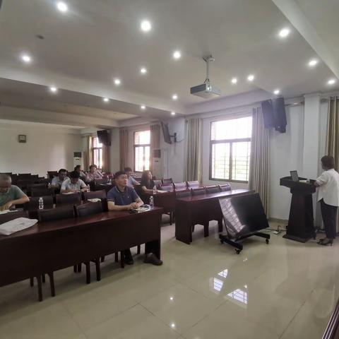 业务党支部召开5月份党员集中学习会议暨主题党日活动