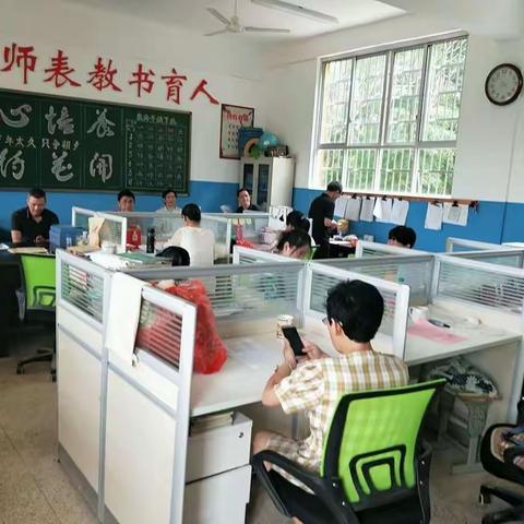 记鲇山小学“万师访万家，情系你我他”活动