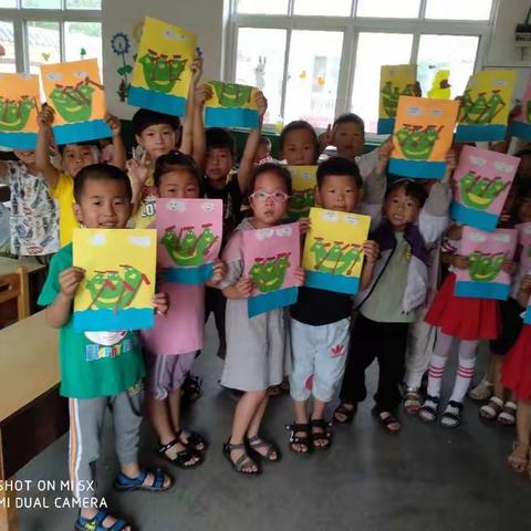 于村学区诗坞基幼儿园“做手工，迎端午”活动