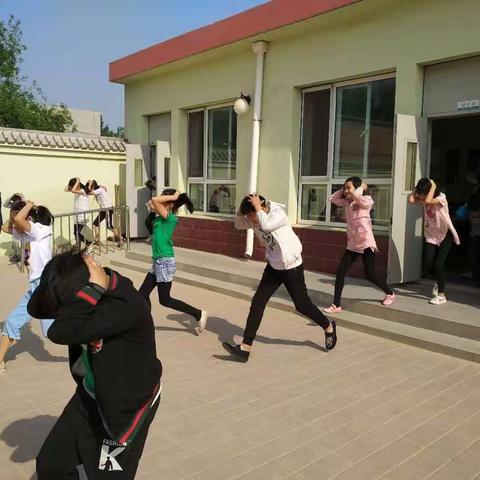 诗坞基小学防震，消防演练活动