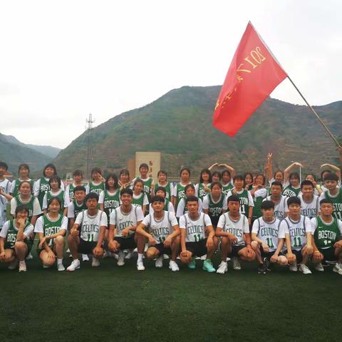 昔我来思，桃李累累；今我往矣，杨柳依依！