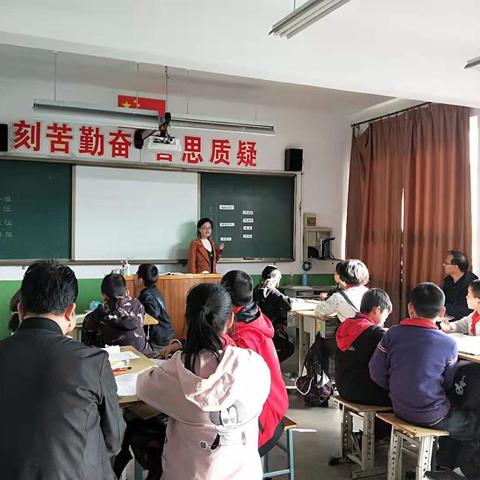 学生为主，教师为辅——记河南学校“听讲评”活动