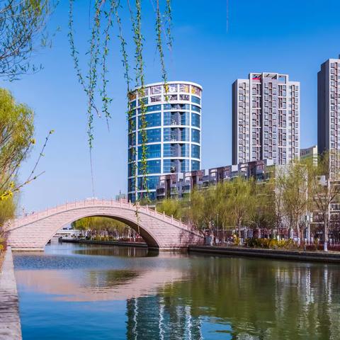 天鹅河畔春色满园