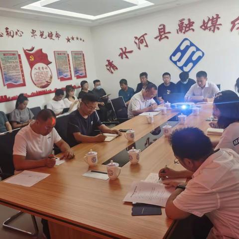 融媒体中心集中学习《人民日报》头版刊发文章《充分发挥依规治党的政治保障作用》