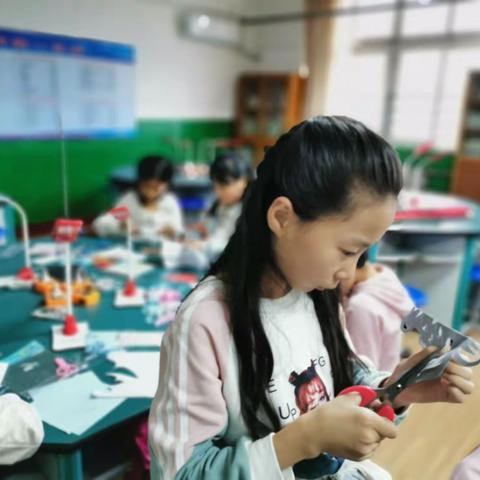 西安市鄠邑区电厂小学校外兴趣班（剪纸班）第二期社团活动