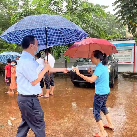 疫情防控 不容松懈-建行儋州支行乡村振兴志愿抗疫小分队在行动