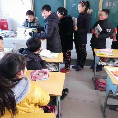 张庄镇卓洼小学捐一读百活动