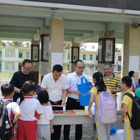 海口局开展“全国科普日”气象知识进校园活动