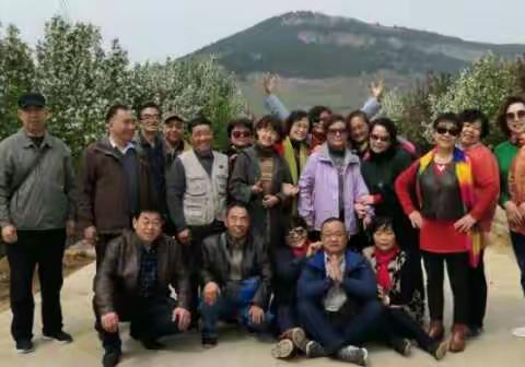 今天我们一起踏青采摘去了