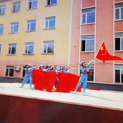 调兵山市第三小学举行纪念“九.一八”89周年主题升旗仪式