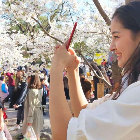 三月25号去玉渊潭公园采风拍的美女照片！(手机拍照)