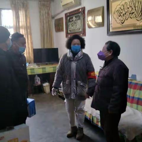 清平办事处汴南社区妇联“四组一队”志愿者开展在疫情期间“隔离不隔爱”——关爱失独老人活动！