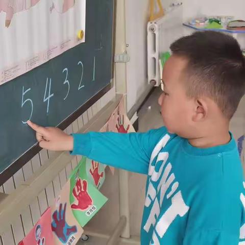 乌牧场中心幼儿园小班一周活动剪影