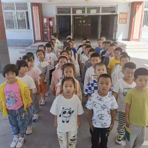 对面的朋友看过来——我的二零二二级一班