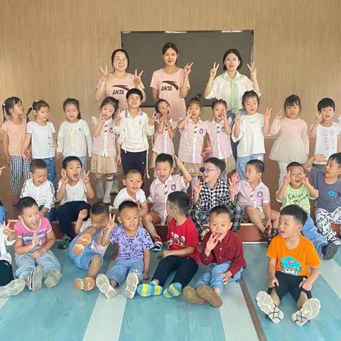 “我长大啦～”教育路小区幼儿园中二班开学第一天