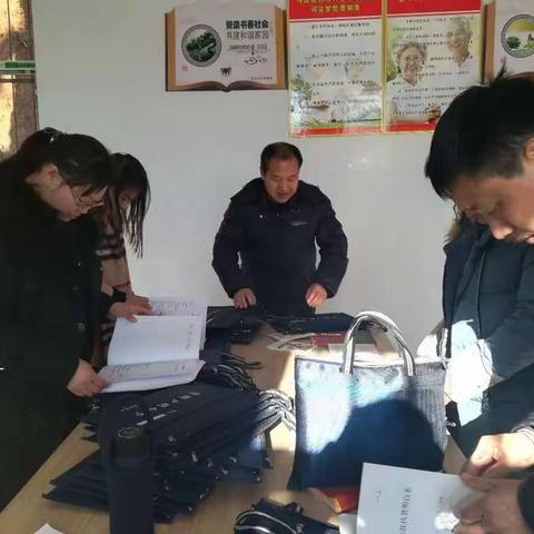 洛阳市复员退伍军人疗养院干部职工到马店乡关庙村深入农户开展扶贫工作