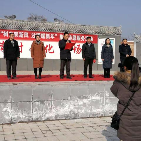 洛阳市复员退伍军人疗养院志愿者服务队到洛宁县长水乡后湾村开展送温暖医疗志愿服务活动