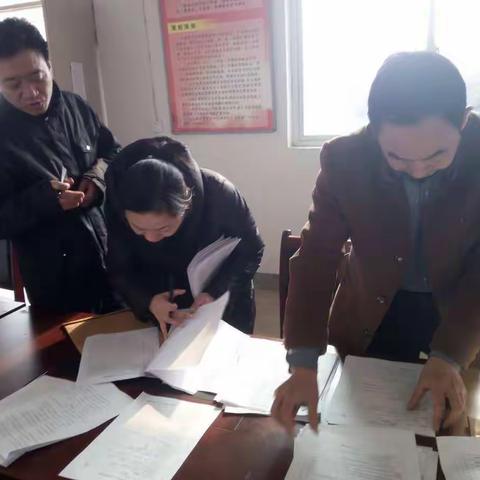 洛阳市复员退伍军人疗养院书记丁晓军带领干部职工到洛宁县马店镇刘沟村开展“脱贫攻坚大走访”活动。