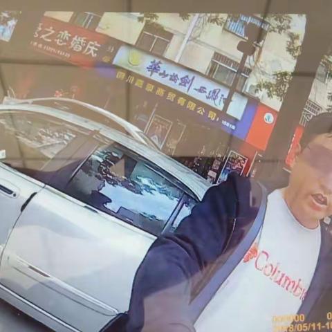 男子驾车辱骂交警后“开溜”，执法记录仪维护了警察权益