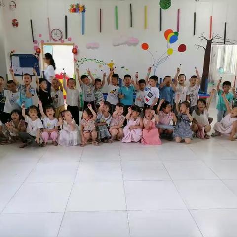 【西城中心幼儿园 - 中班】    盼你成长，向快乐出发