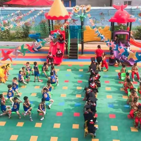 新城学苑幼儿园大二班师生祝:所有小朋友们六一儿童节快乐
