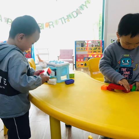 阳光大地幼儿园丁丁班～～拼拼搭搭我喜欢