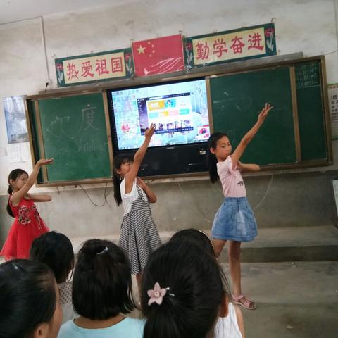 上蔡县朱里镇周桥小学“欢度六一”节目