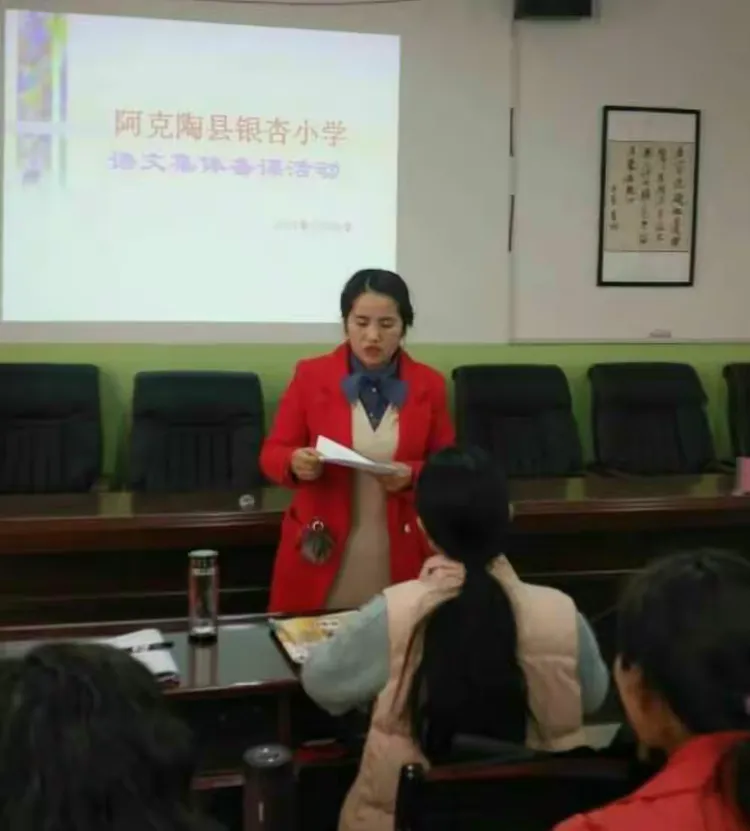 支教教师 刘兰花老师说：“教学有法，但无定法，贵在得法。”杨春老师利用自己创作简易的谜语，以低年