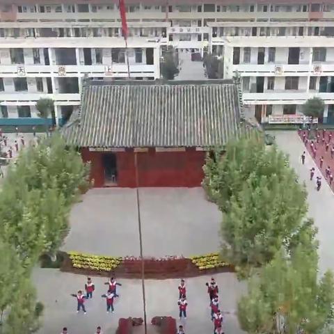 唐河县第一小学最美大课间.强健青少年