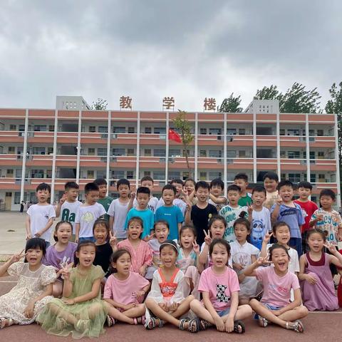 陈集镇中心小学幼儿园学二班毕业了