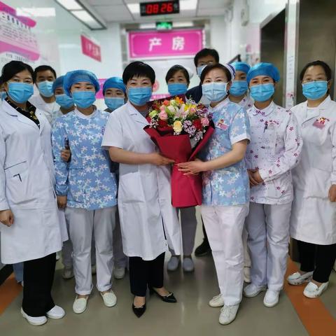 【鲜花送天使】西安市高陵区妇幼保健院慰问临床一线护理人员