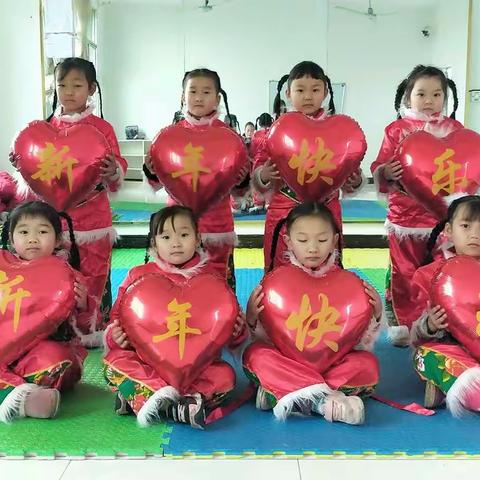 漂亮宝贝幼儿园迎新年联欢会邀请函