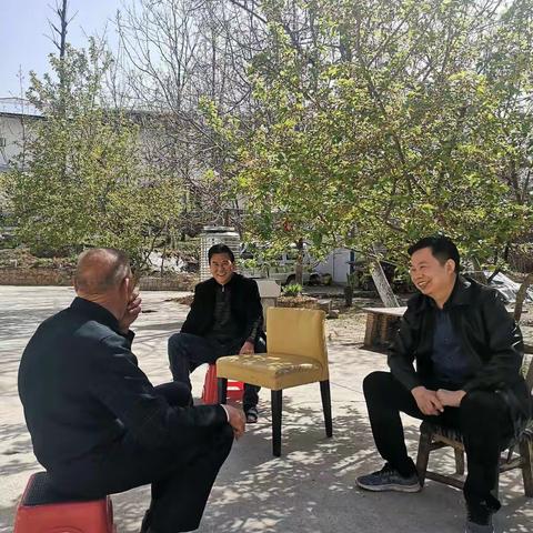 山阳县财政局局机关去板岩镇曹家寺村认真落实三排查三清零