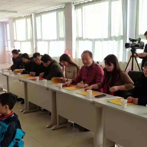 感恩奋进新时代  我和小朋友同过幸福年