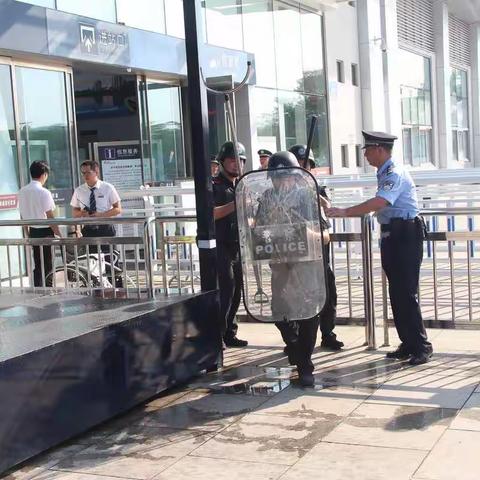 砥兵砺伍、强警砺剑 陵水铁警紧贴实战开展“红蓝对抗”应急处突演练