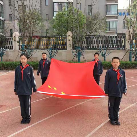 我读书、我快乐、我成长——凤凰双语小学升旗仪式及班队会主题活动