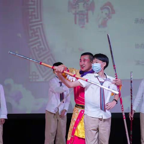 戏剧进校园   国粹润童心