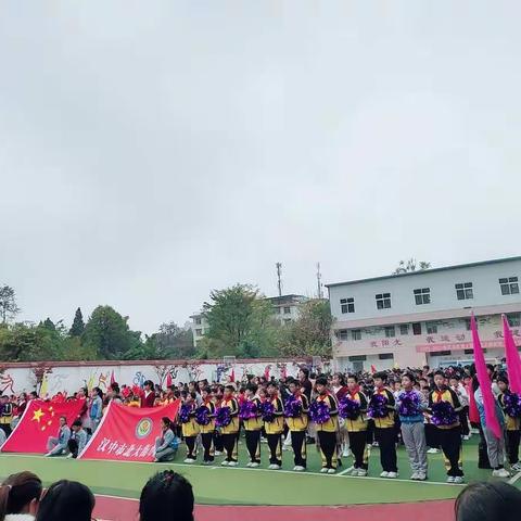 桃李满天下，百年树人！北大街小学运动会开幕啦！快来围观吧！🤗🤗🤗一(1)班小将们报到啦！💪💪💪