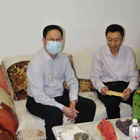 中秋佳节矿领导慰问困难职工
